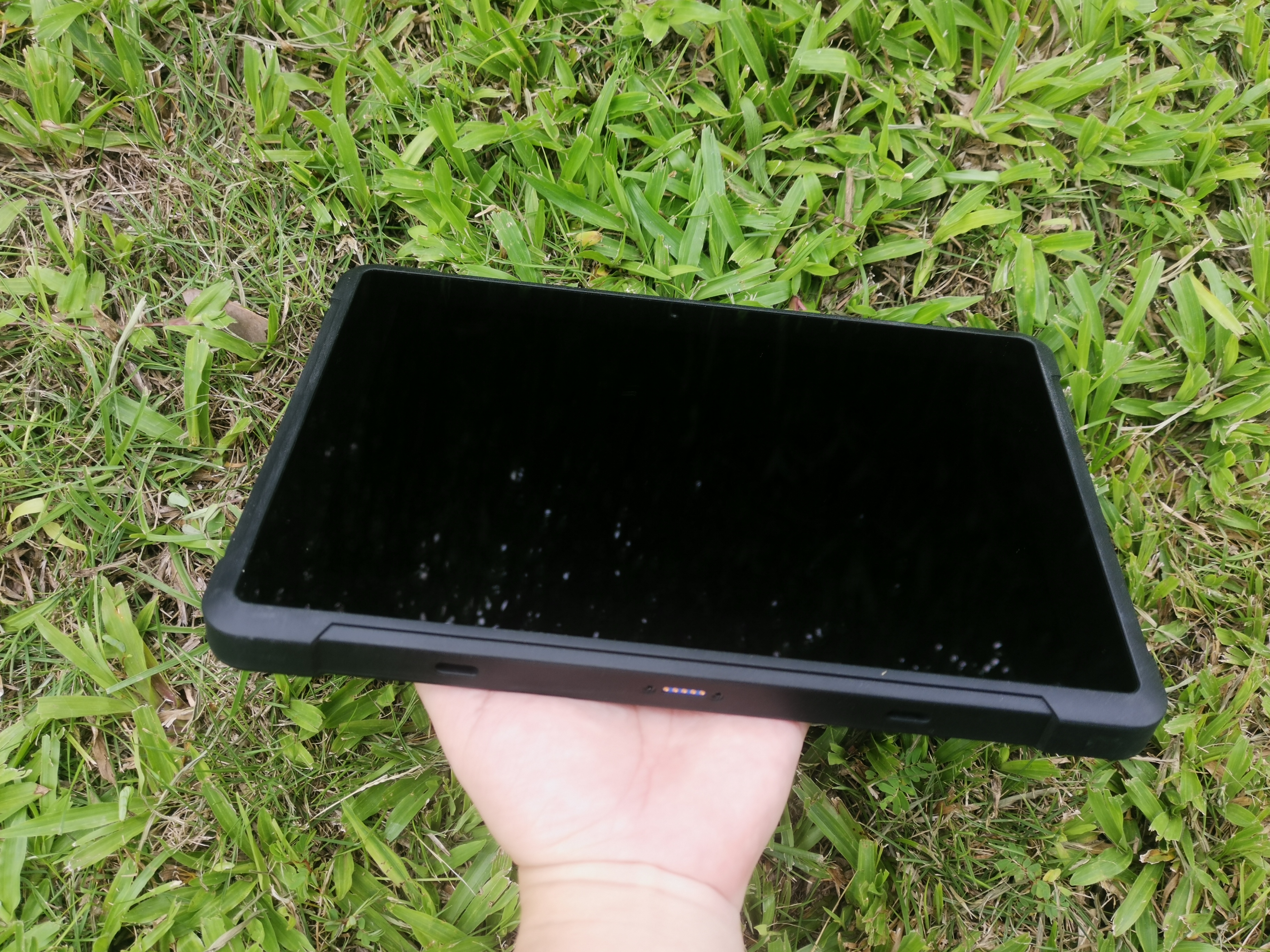 What are the advantages of reinforcing rugged tablets for industrial tablets?